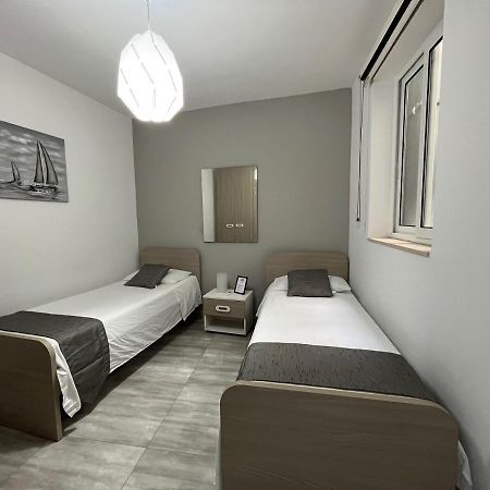 F7 Room 2, Private Bedroom Two Single Beds Shared Bathroom In Shared Flat Мсіда Екстер'єр фото