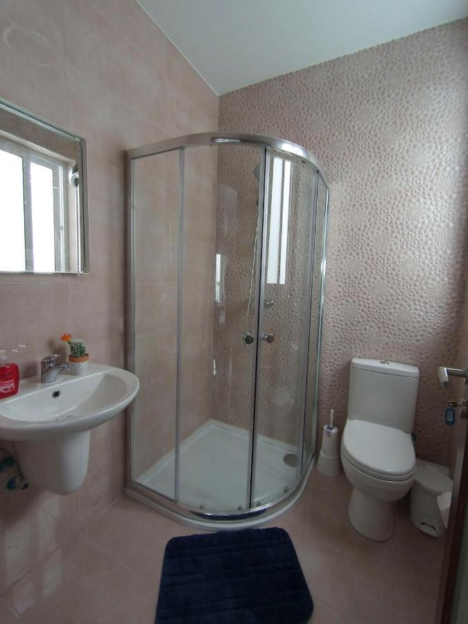 F7 Room 2, Private Bedroom Two Single Beds Shared Bathroom In Shared Flat Мсіда Екстер'єр фото